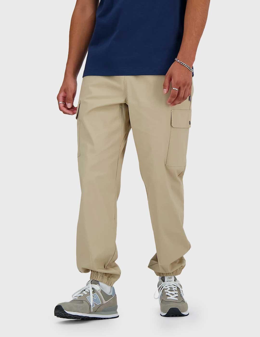 Pantalones New Balance Twill Cargo Jogger beige para hombre