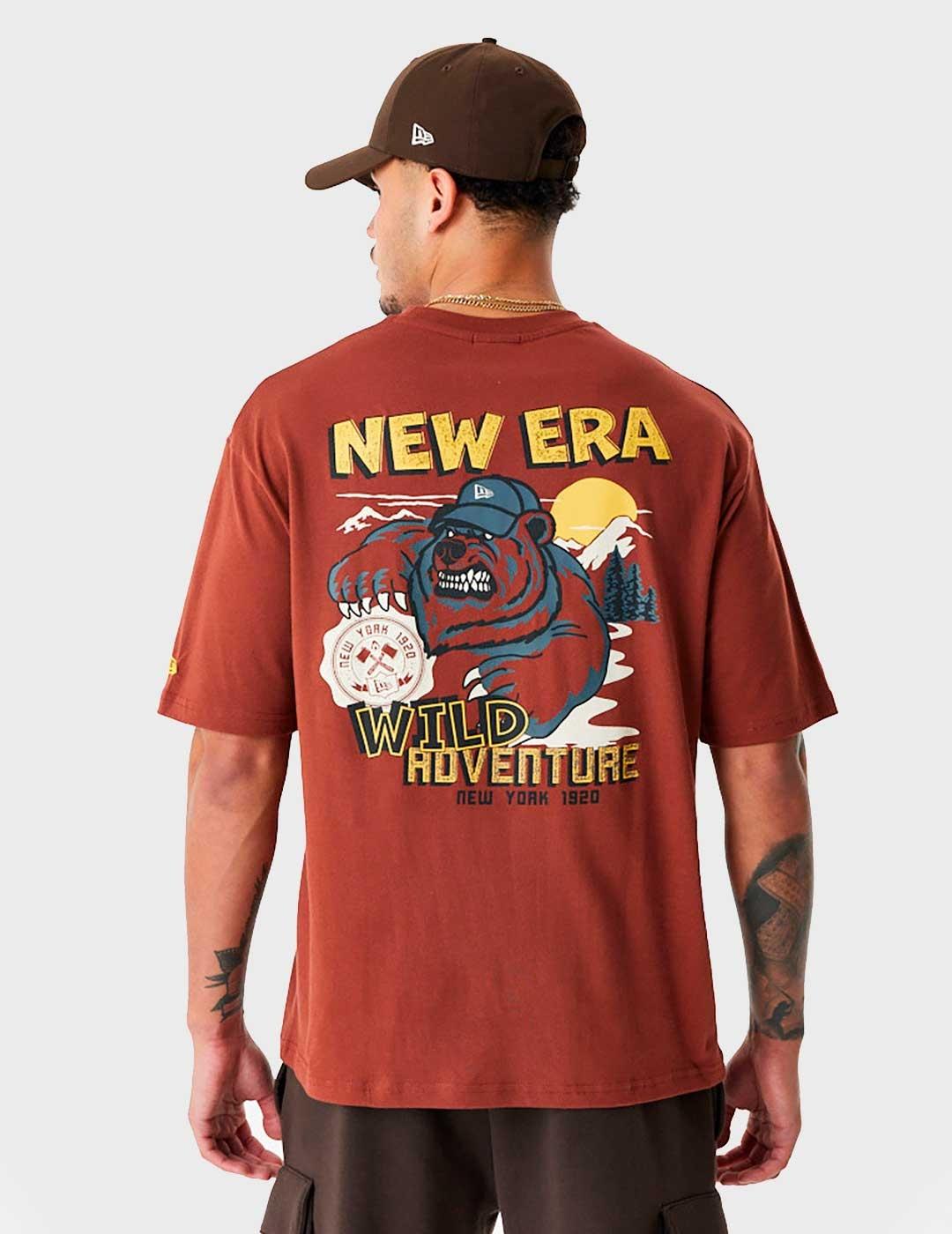 Camiseta New Era Character Graphic marrón unisex