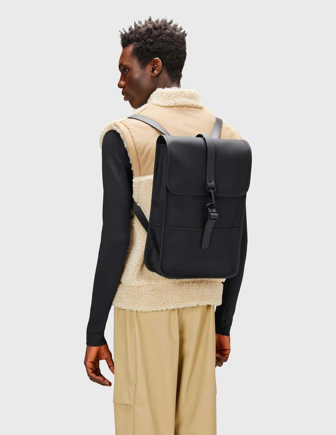 Mochila Rains Backpack Mini negra para hombre y mujer