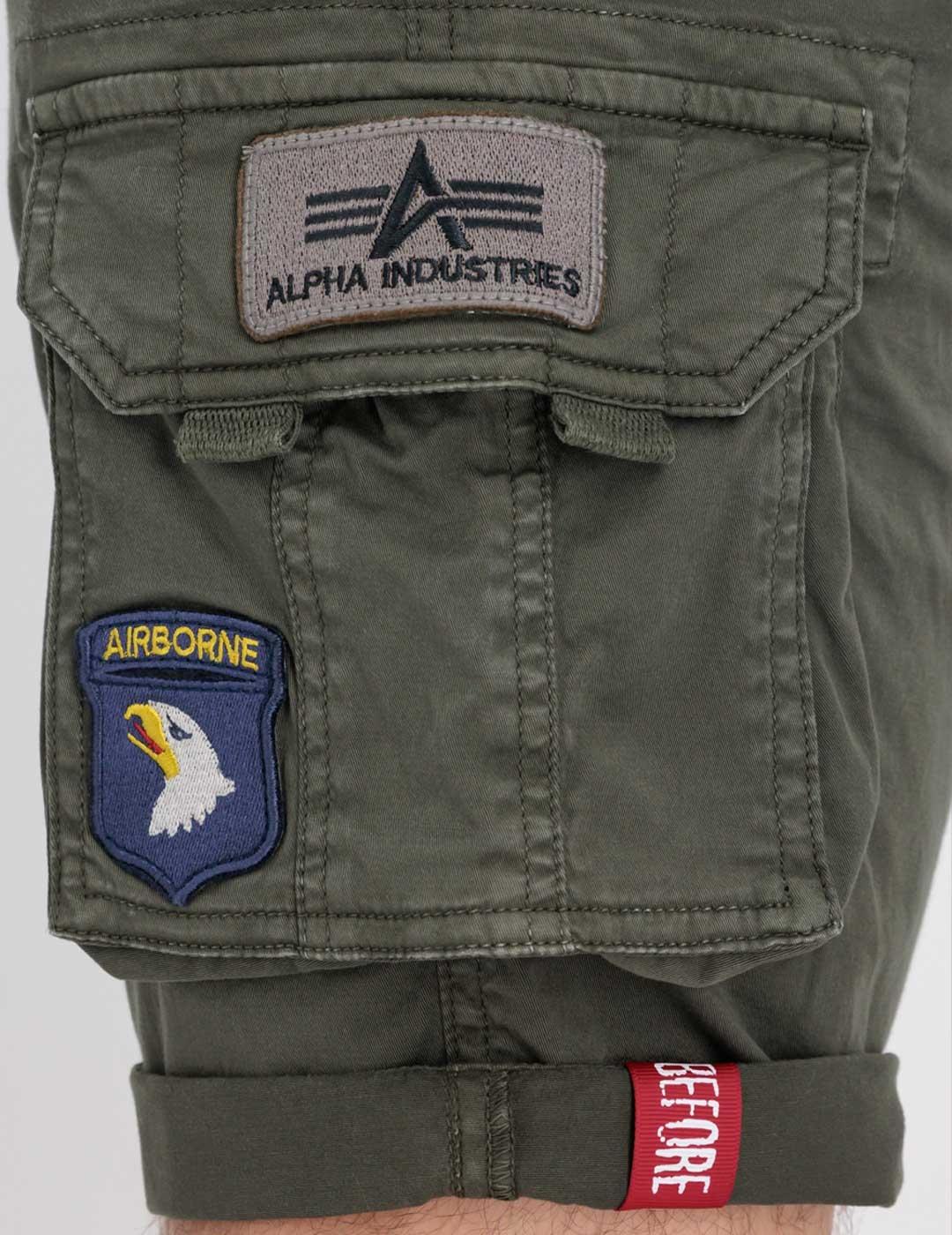 Alpha Industries Crew Short Patch Pantalón corto gris oscuro