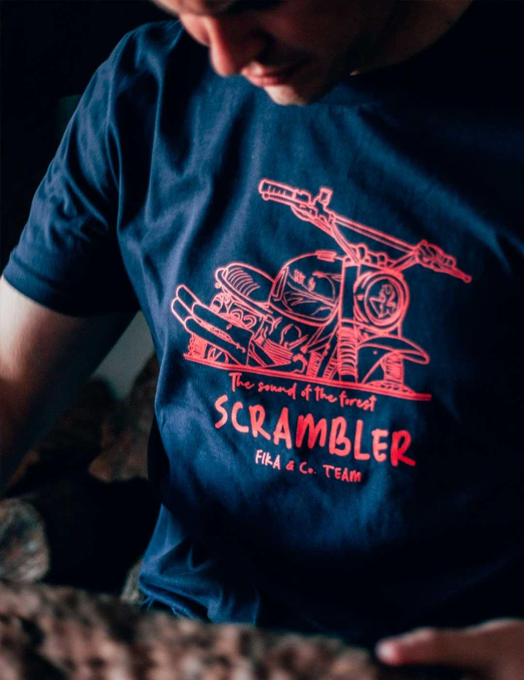 Camiseta Fika Scrambler marina unisex